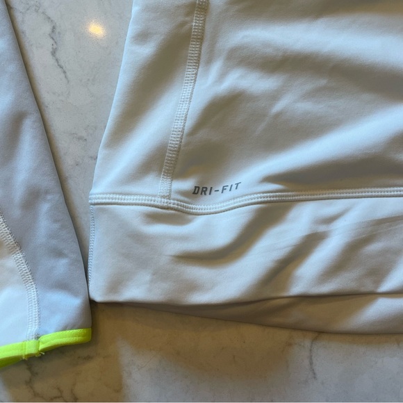 Nike Pro 1/2 Zip in Gray & White Size XS - Picture 6 of 9